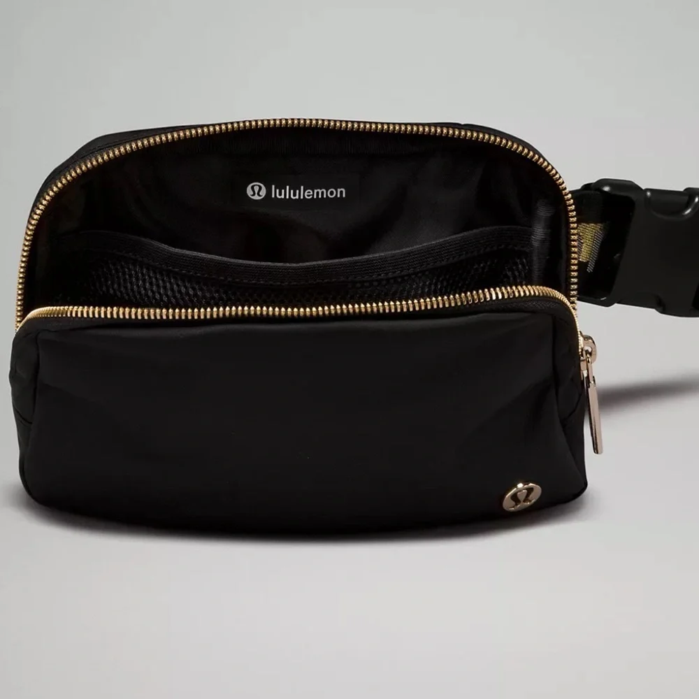 Lululemon Everywhere Belt Bag Black & Gold Logo Strap Crossbody Bag Nwt - Picture 5 of 6